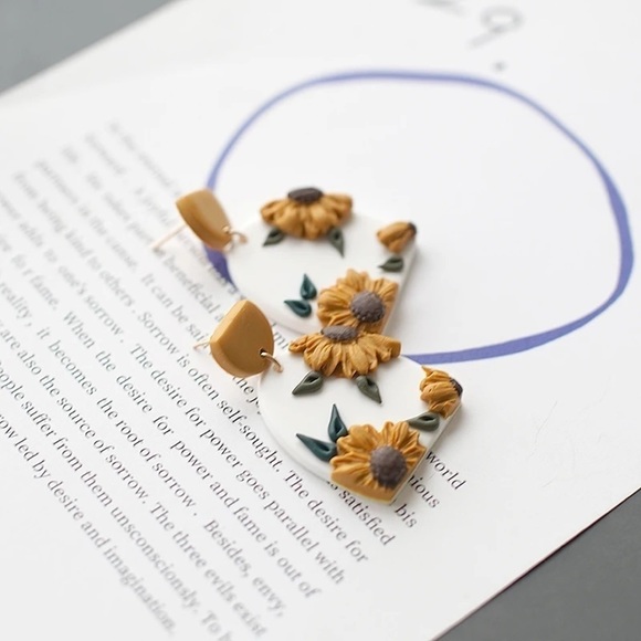 summer polymer clay sunflower earrings, boho handmade earrings, mothers day gift - Picture 3 of 4